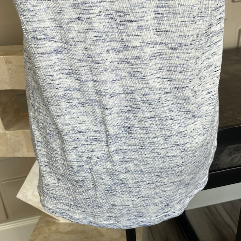 Verve Ami top white blue V neck short sleeve Size Medium - Picture 8 of 8